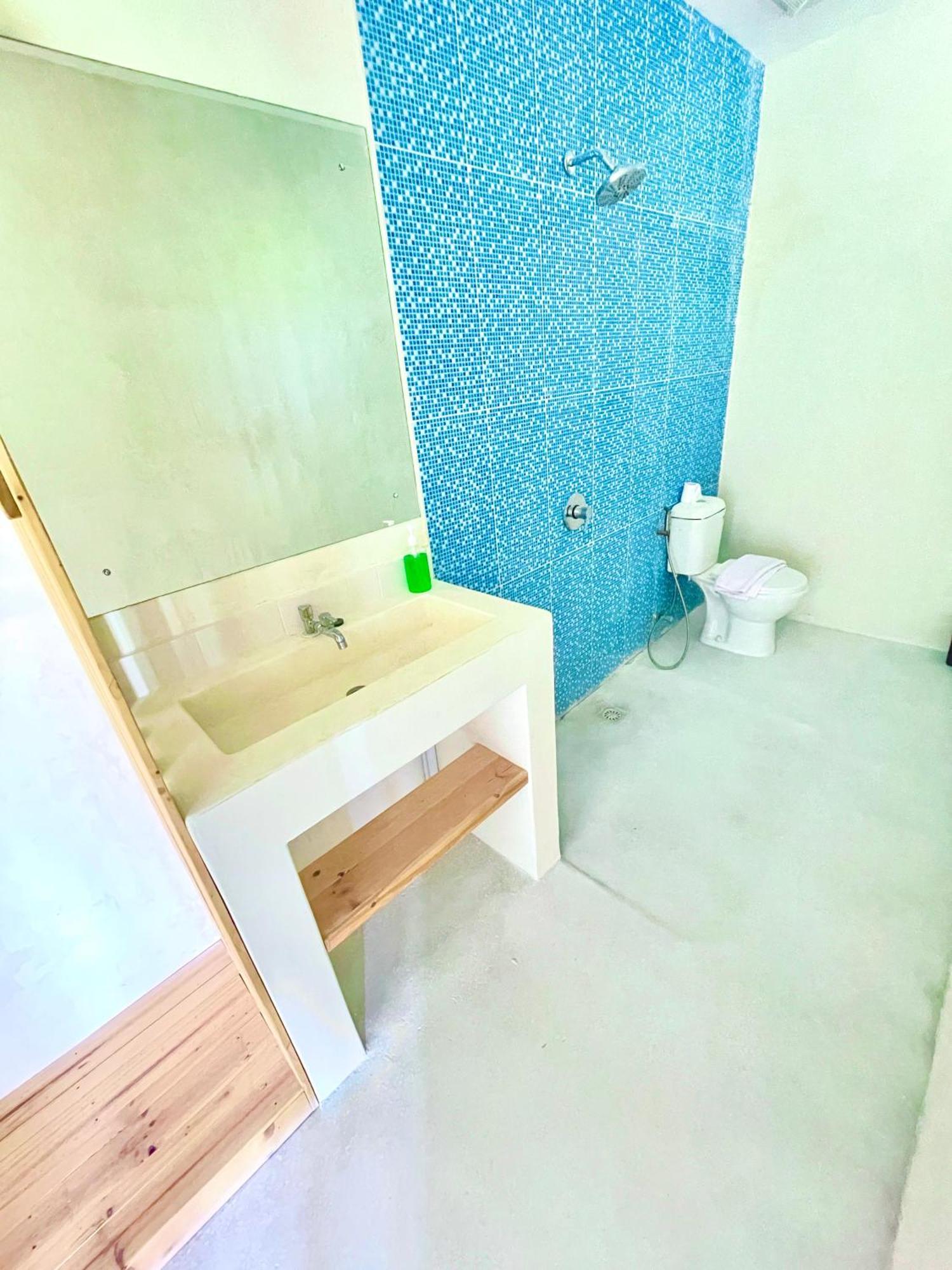 Tanawu Airport Hotel Lombok Praya Bagian luar foto